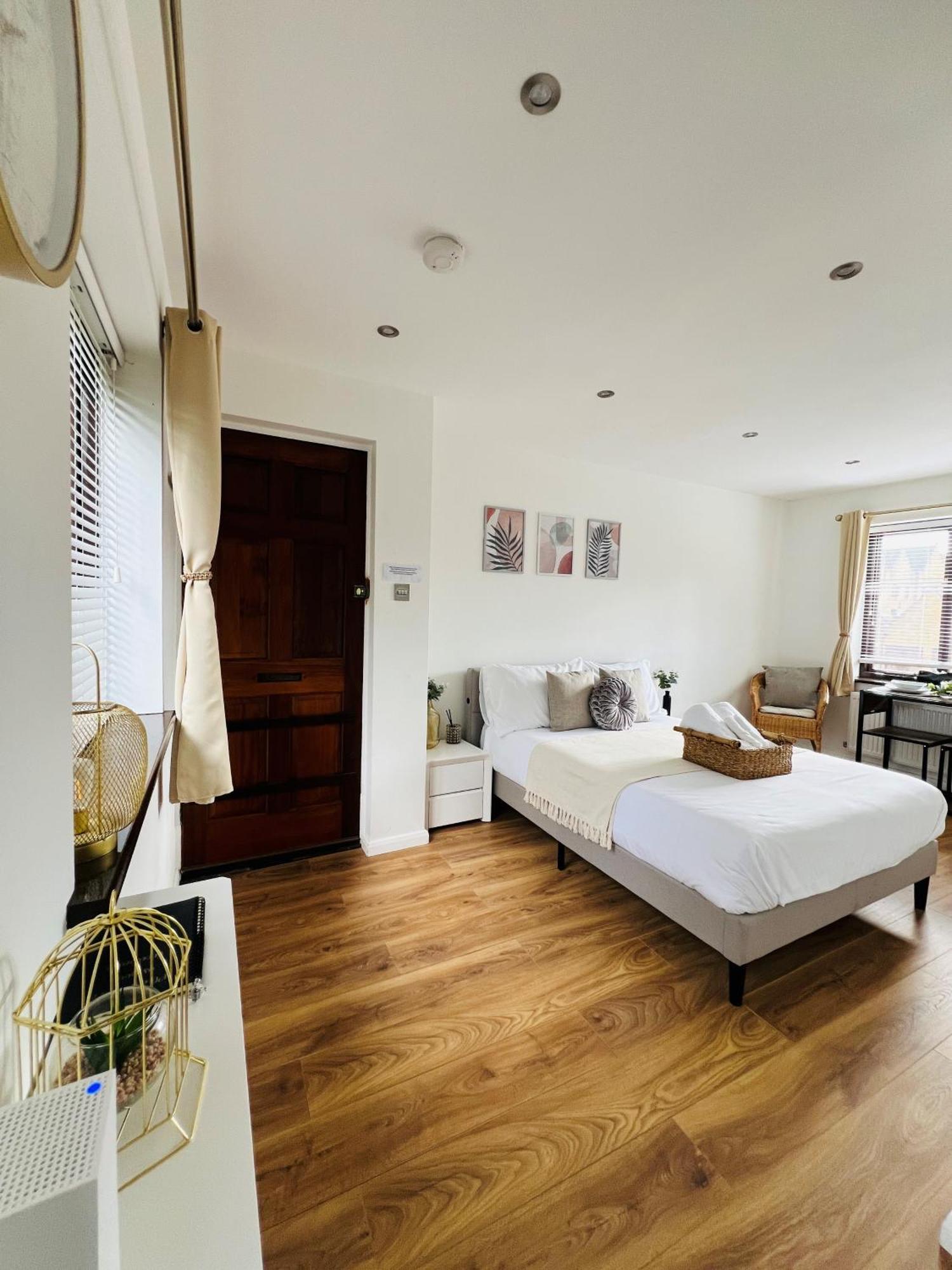 Studio Apartment Лондон Екстериор снимка